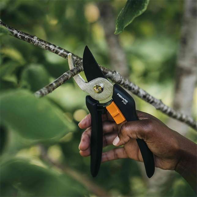 Fiskars metszőolló P121